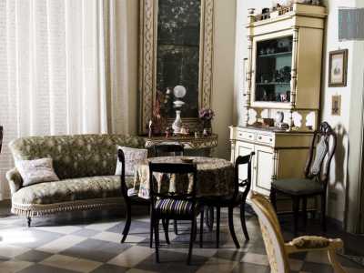 Il palazzo � famoso per il prestigioso salone ottocentesco, l� dove Carlo Tanzi avrebbe firmato la prima bozza di ampliamento del borgo murattiano